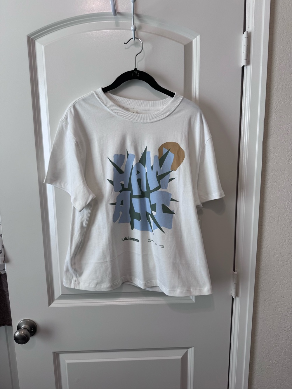 Lululemon Relaxed-Fit Cotton T-Shirt Hawaii Exclusive Logo. NWT